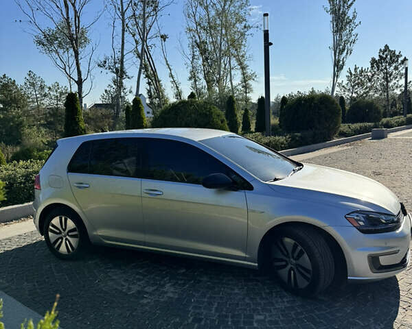 Синий Фольксваген e-Golf, объемом двигателя 0 л и пробегом 93 тыс. км за 9999 $, фото 4 на Automoto.ua
