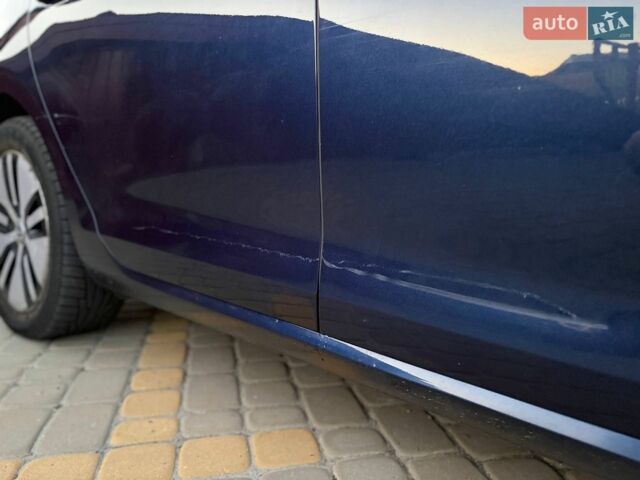Синий Фольксваген e-Golf, объемом двигателя 0 л и пробегом 100 тыс. км за 8150 $, фото 5 на Automoto.ua