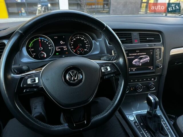 Синий Фольксваген e-Golf, объемом двигателя 0 л и пробегом 130 тыс. км за 7999 $, фото 3 на Automoto.ua