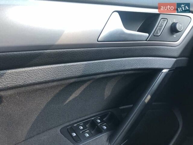 Синий Фольксваген e-Golf, объемом двигателя 0 л и пробегом 149 тыс. км за 12300 $, фото 17 на Automoto.ua