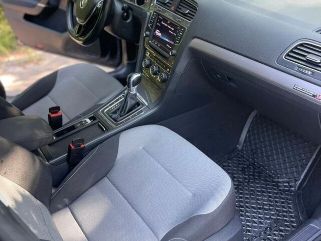 Синий Фольксваген e-Golf, объемом двигателя 0 л и пробегом 97 тыс. км за 7650 $, фото 21 на Automoto.ua