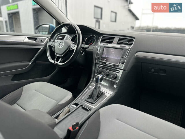 Синий Фольксваген e-Golf, объемом двигателя 0 л и пробегом 168 тыс. км за 7350 $, фото 94 на Automoto.ua