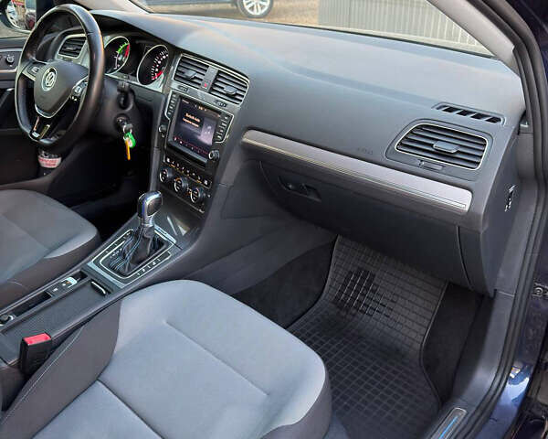 Синий Фольксваген e-Golf, объемом двигателя 0 л и пробегом 84 тыс. км за 9400 $, фото 14 на Automoto.ua