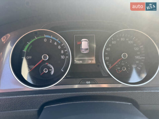 Синий Фольксваген e-Golf, объемом двигателя 0 л и пробегом 195 тыс. км за 7700 $, фото 9 на Automoto.ua