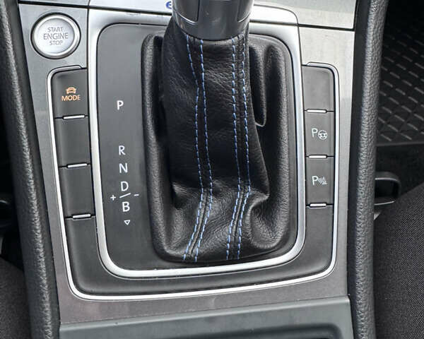 Синий Фольксваген e-Golf, объемом двигателя 0 л и пробегом 99 тыс. км за 9500 $, фото 46 на Automoto.ua