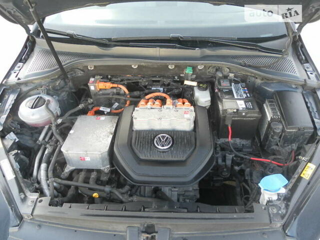 Синий Фольксваген e-Golf, объемом двигателя 0 л и пробегом 88 тыс. км за 9950 $, фото 19 на Automoto.ua