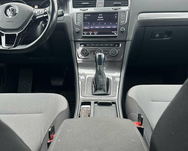 Синий Фольксваген e-Golf, объемом двигателя 0 л и пробегом 168 тыс. км за 7350 $, фото 86 на Automoto.ua