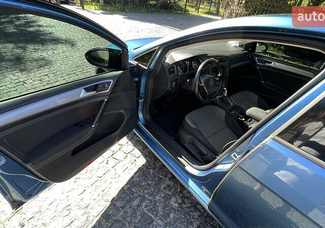 Синий Фольксваген e-Golf, объемом двигателя 0 л и пробегом 139 тыс. км за 9010 $, фото 9 на Automoto.ua