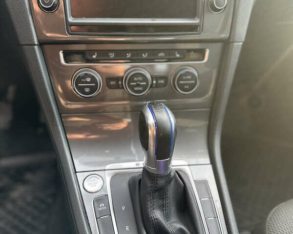 Синий Фольксваген e-Golf, объемом двигателя 0 л и пробегом 118 тыс. км за 8400 $, фото 17 на Automoto.ua