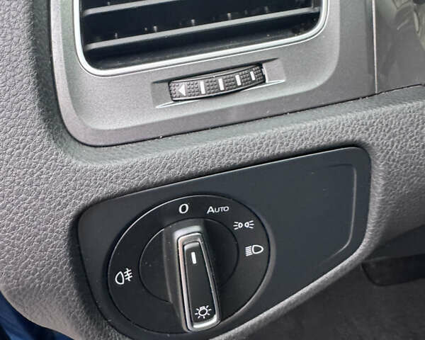 Синий Фольксваген e-Golf, объемом двигателя 0 л и пробегом 99 тыс. км за 9500 $, фото 28 на Automoto.ua