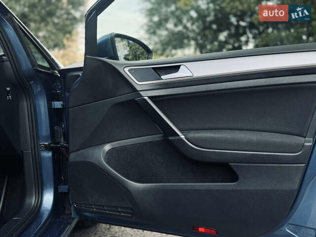Синий Фольксваген e-Golf, объемом двигателя 0 л и пробегом 132 тыс. км за 9150 $, фото 15 на Automoto.ua