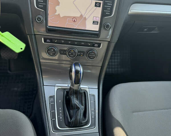 Синий Фольксваген e-Golf, объемом двигателя 0 л и пробегом 195 тыс. км за 7700 $, фото 10 на Automoto.ua