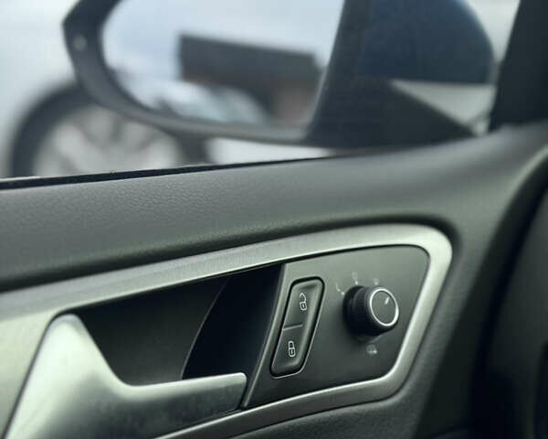 Синий Фольксваген e-Golf, объемом двигателя 0 л и пробегом 71 тыс. км за 8200 $, фото 34 на Automoto.ua