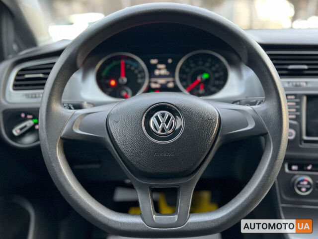 Синий Фольксваген e-Golf, объемом двигателя 24 л и пробегом 24 тыс. км за 8300 $, фото 11 на Automoto.ua