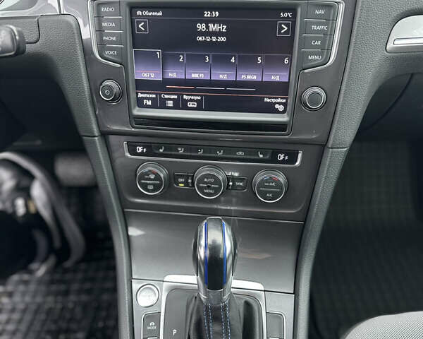 Синий Фольксваген e-Golf, объемом двигателя 0 л и пробегом 168 тыс. км за 7350 $, фото 62 на Automoto.ua