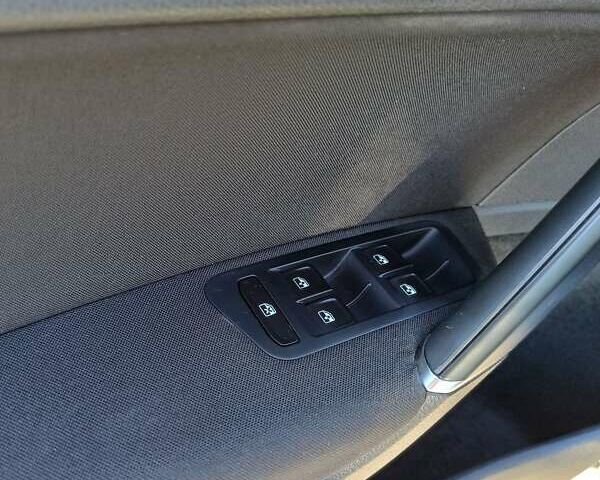 Синій Фольксваген e-Golf, об'ємом двигуна 0 л та пробігом 88 тис. км за 9750 $, фото 75 на Automoto.ua