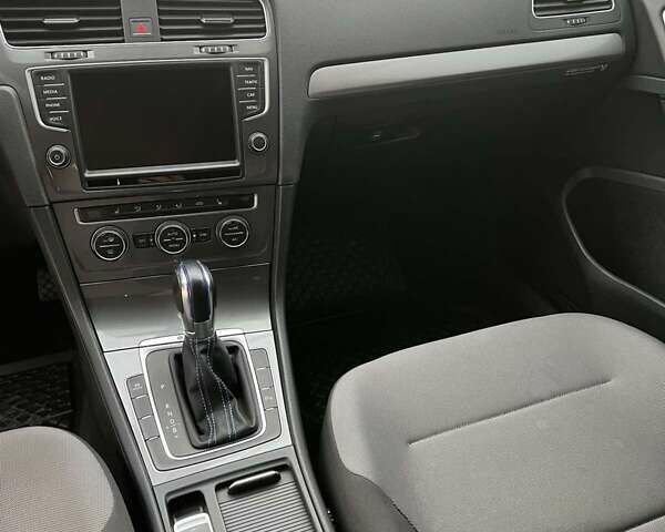 Синий Фольксваген e-Golf, объемом двигателя 0 л и пробегом 106 тыс. км за 8900 $, фото 15 на Automoto.ua