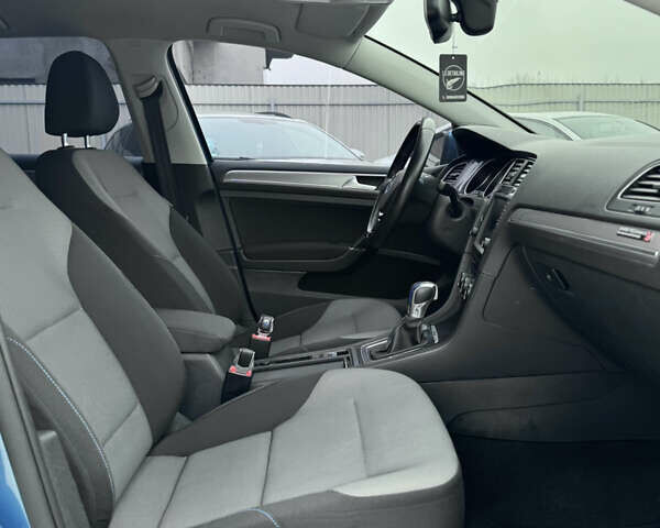 Синий Фольксваген e-Golf, объемом двигателя 0 л и пробегом 71 тыс. км за 8200 $, фото 51 на Automoto.ua