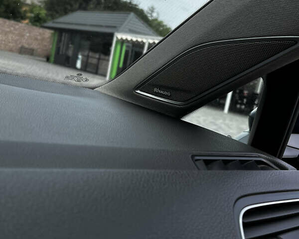 Синий Фольксваген e-Golf, объемом двигателя 0 л и пробегом 141 тыс. км за 10300 $, фото 4 на Automoto.ua