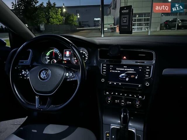 Синий Фольксваген e-Golf, объемом двигателя 0 л и пробегом 148 тыс. км за 7550 $, фото 2 на Automoto.ua