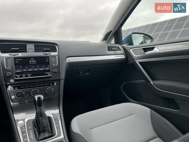 Синий Фольксваген e-Golf, объемом двигателя 0 л и пробегом 168 тыс. км за 7350 $, фото 85 на Automoto.ua