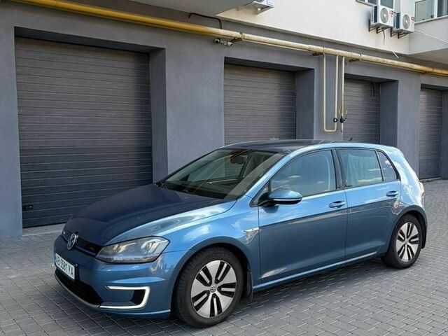 Синий Фольксваген e-Golf, объемом двигателя 0 л и пробегом 165 тыс. км за 9899 $, фото 1 на Automoto.ua