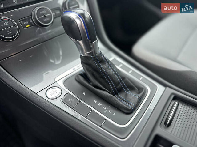 Синий Фольксваген e-Golf, объемом двигателя 0 л и пробегом 168 тыс. км за 7350 $, фото 63 на Automoto.ua
