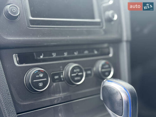 Синий Фольксваген e-Golf, объемом двигателя 0 л и пробегом 111 тыс. км за 7400 $, фото 11 на Automoto.ua