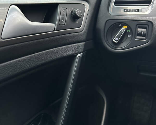 Синий Фольксваген e-Golf, объемом двигателя 0 л и пробегом 111 тыс. км за 8200 $, фото 17 на Automoto.ua