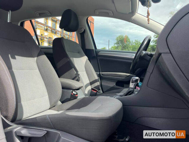 Синий Фольксваген e-Golf, объемом двигателя 24 л и пробегом 117 тыс. км за 9500 $, фото 13 на Automoto.ua