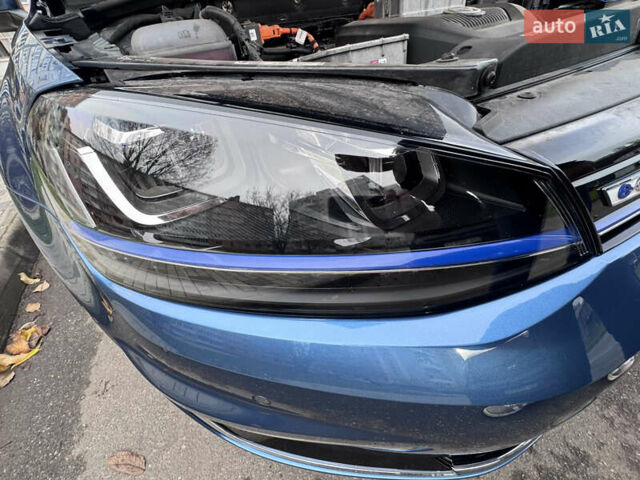 Синий Фольксваген e-Golf, объемом двигателя 0 л и пробегом 99 тыс. км за 9500 $, фото 20 на Automoto.ua