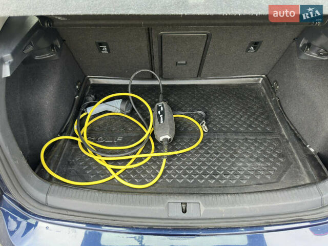 Синий Фольксваген e-Golf, объемом двигателя 0 л и пробегом 111 тыс. км за 8500 $, фото 13 на Automoto.ua