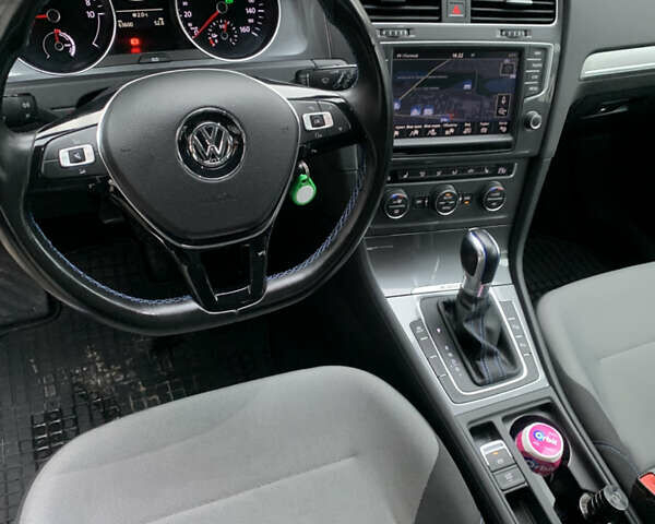 Синий Фольксваген e-Golf, объемом двигателя 0 л и пробегом 63 тыс. км за 9500 $, фото 13 на Automoto.ua