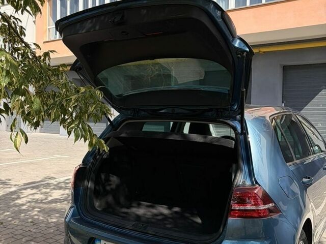 Синий Фольксваген e-Golf, объемом двигателя 0 л и пробегом 165 тыс. км за 9899 $, фото 9 на Automoto.ua
