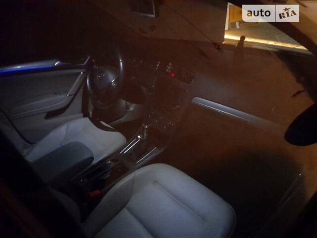 Синий Фольксваген e-Golf, объемом двигателя 0 л и пробегом 98 тыс. км за 9100 $, фото 5 на Automoto.ua