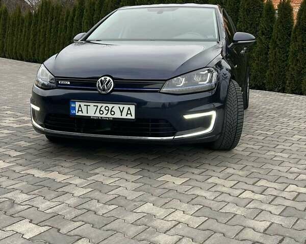 Синий Фольксваген e-Golf, объемом двигателя 0 л и пробегом 106 тыс. км за 8900 $, фото 1 на Automoto.ua