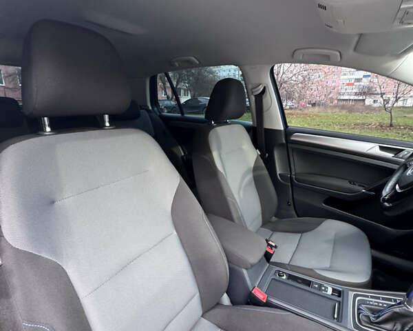 Синий Фольксваген e-Golf, объемом двигателя 0 л и пробегом 99 тыс. км за 9500 $, фото 41 на Automoto.ua