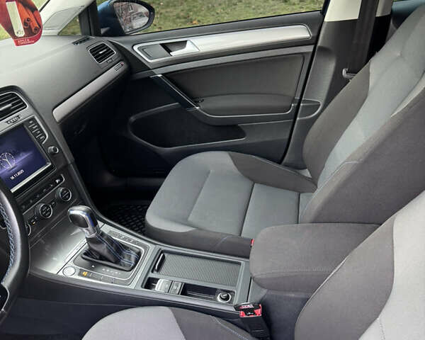 Синий Фольксваген e-Golf, объемом двигателя 0 л и пробегом 99 тыс. км за 9500 $, фото 81 на Automoto.ua