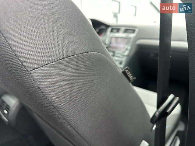 Синий Фольксваген e-Golf, объемом двигателя 0 л и пробегом 168 тыс. км за 7350 $, фото 95 на Automoto.ua