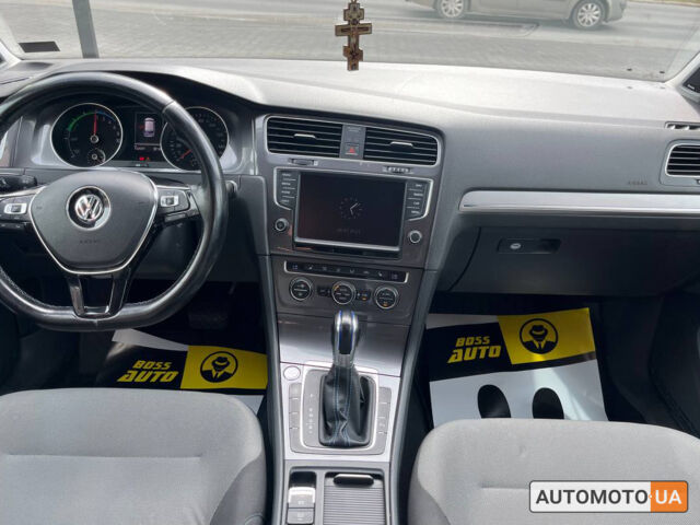 Синий Фольксваген e-Golf, объемом двигателя 24 л и пробегом 117 тыс. км за 9500 $, фото 9 на Automoto.ua
