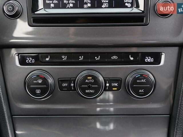 Синий Фольксваген e-Golf, объемом двигателя 0 л и пробегом 96 тыс. км за 9900 $, фото 20 на Automoto.ua