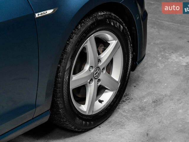 Синий Фольксваген e-Golf, объемом двигателя 0 л и пробегом 93 тыс. км за 6700 $, фото 8 на Automoto.ua