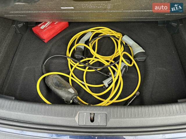 Синий Фольксваген e-Golf, объемом двигателя 0 л и пробегом 135 тыс. км за 7999 $, фото 10 на Automoto.ua