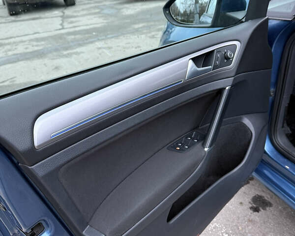 Синій Фольксваген e-Golf, об'ємом двигуна 0 л та пробігом 139 тис. км за 9999 $, фото 20 на Automoto.ua