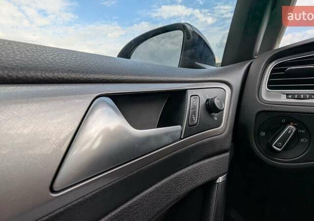 Синій Фольксваген e-Golf, об'ємом двигуна 0 л та пробігом 102 тис. км за 8700 $, фото 48 на Automoto.ua