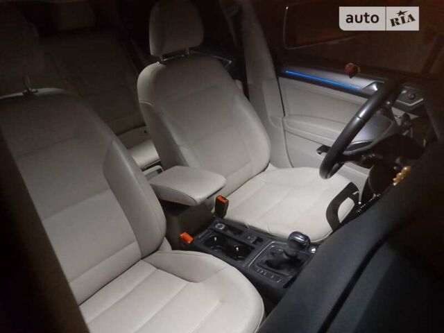 Синий Фольксваген e-Golf, объемом двигателя 0 л и пробегом 98 тыс. км за 9100 $, фото 2 на Automoto.ua