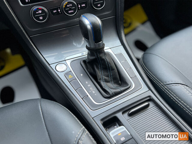 Синий Фольксваген e-Golf, объемом двигателя 24 л и пробегом 24 тыс. км за 8300 $, фото 12 на Automoto.ua