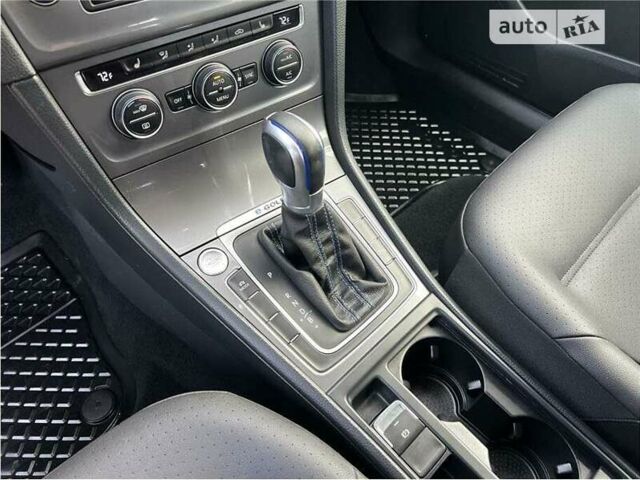 Синий Фольксваген e-Golf, объемом двигателя 0 л и пробегом 81 тыс. км за 2900 $, фото 13 на Automoto.ua