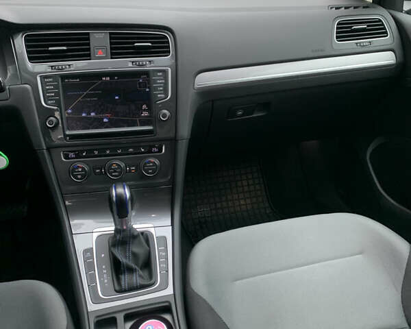 Синий Фольксваген e-Golf, объемом двигателя 0 л и пробегом 63 тыс. км за 9500 $, фото 18 на Automoto.ua