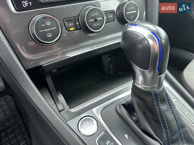 Синий Фольксваген e-Golf, объемом двигателя 0 л и пробегом 168 тыс. км за 7350 $, фото 69 на Automoto.ua